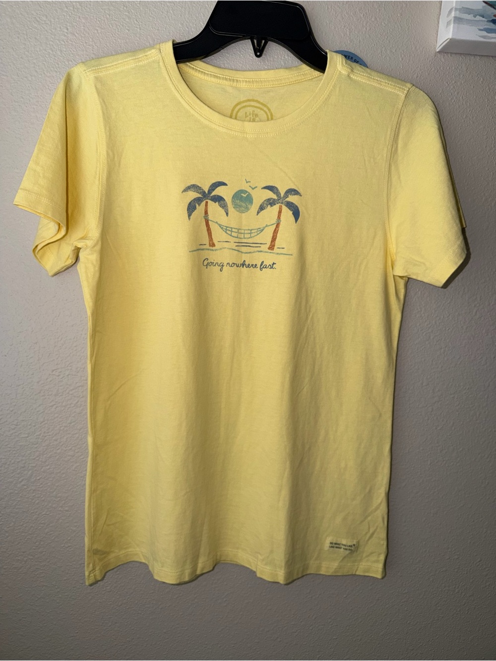 Life is Good “Going Nowhere Fast” Women’s Crewneck T-shirt Size Small Yellow